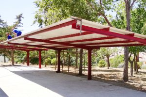 Construcción de estructura metálica y chapa para parking en ETAP El Bodonal